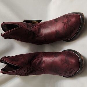 Roper Vintage Red Faux Leather Laser Shorty Western  Ankle Booties (W Size 7)